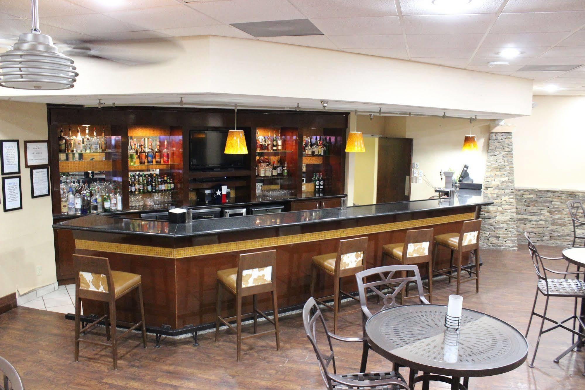 Doubletree By Hilton Fort Worth South Buitenkant foto